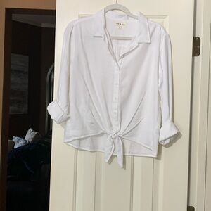 Bottom down shirt ties in the front